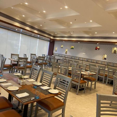 Hotel The Fern Residency Turbhe Navi Mumbai Exterior foto